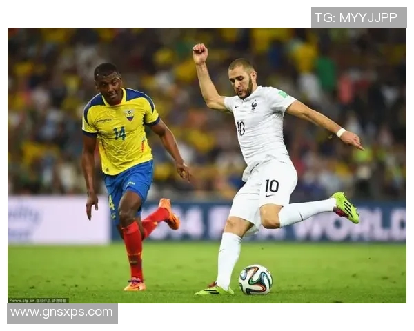 足球明星风采尽显精彩瞬间的图片集锦与背后的故事分享